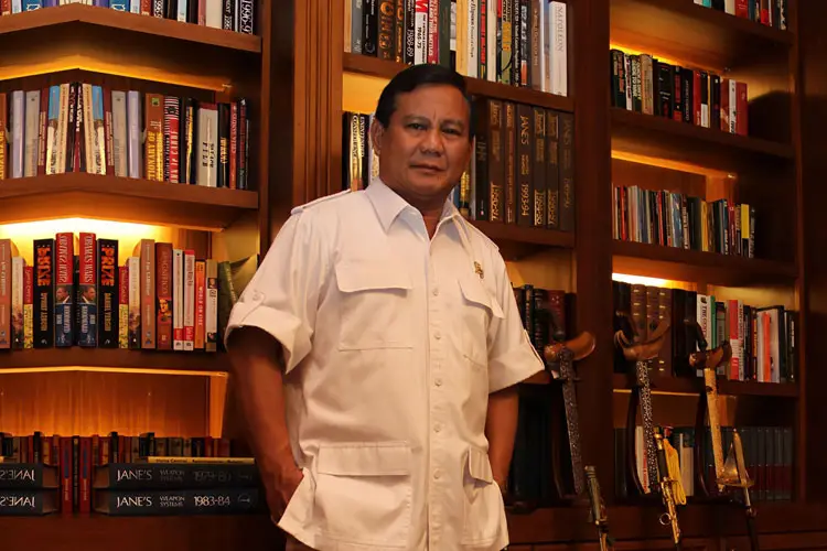 Cincin Kekuasaan dan Martabat Manusia: Sebuah Refleksi Politik Simbolik